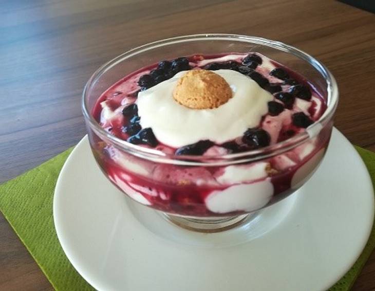 Heidelbeer-Amarettinijoghurt Heidelbeer-Amarettinijoghurt