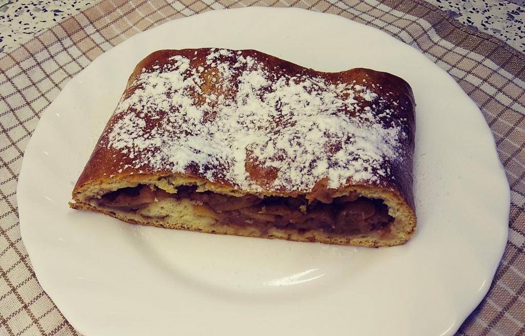 Schneller Germteig-Apfelstrudel