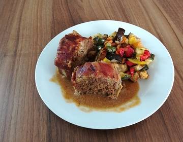 Faschierter Braten im Speckmantel Faschierter Braten im Speckmantel