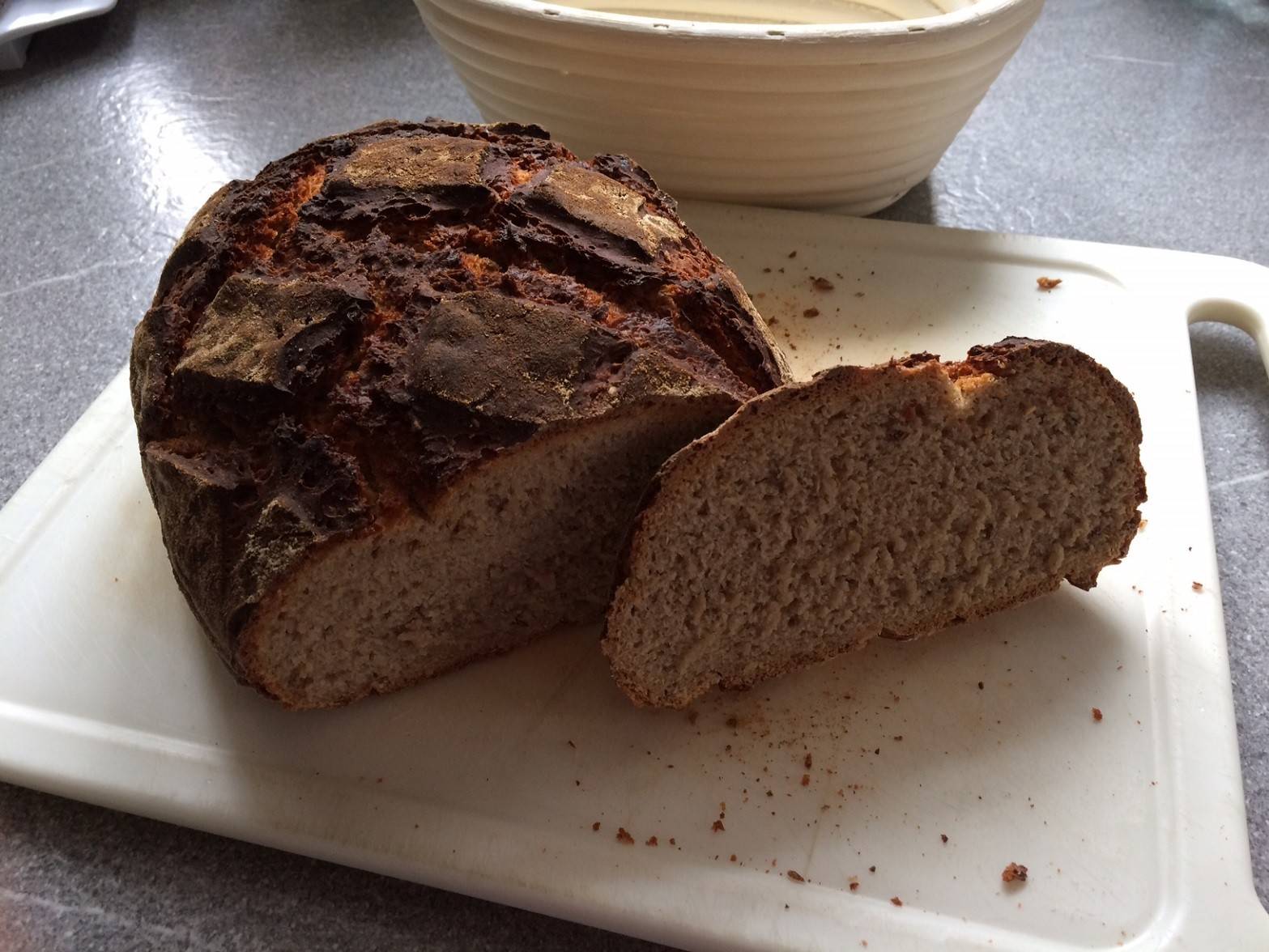 Roggenbrot mit Haferflocken