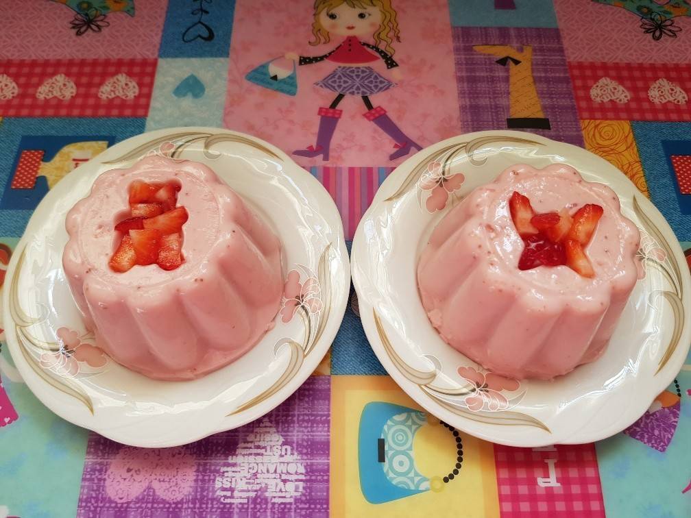 Erdbeer-Buttermilch-Gelee Rezept - ichkoche.ch Erdbeer-Buttermilch-Gelee Rezept - ichkoche.ch