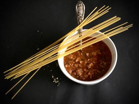 Asiatisch gewürzte Bolognesesauce Rezept - ichkoche.ch Asiatisch gewürzte Bolognesesauce Rezept - ichkoche.ch