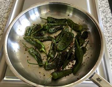 Pimientos Fritos - Gebratene Paprika Pimientos Fritos - Gebratene Paprika