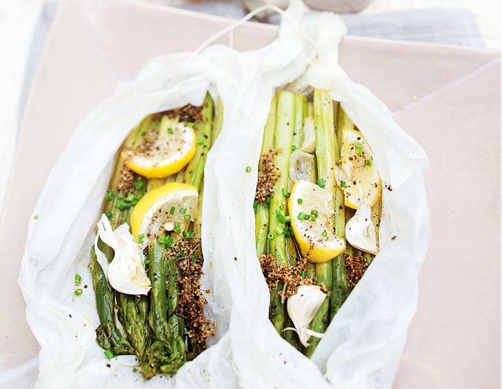 Überbackener Spargel mit Zitrone und Holunderblüten