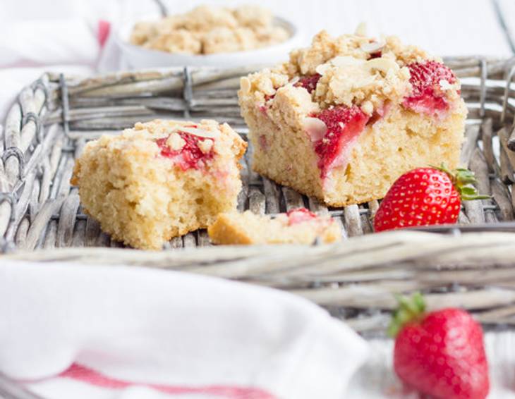 Erdbeer-Grieß-Kuchen Erdbeer-Grieß-Kuchen