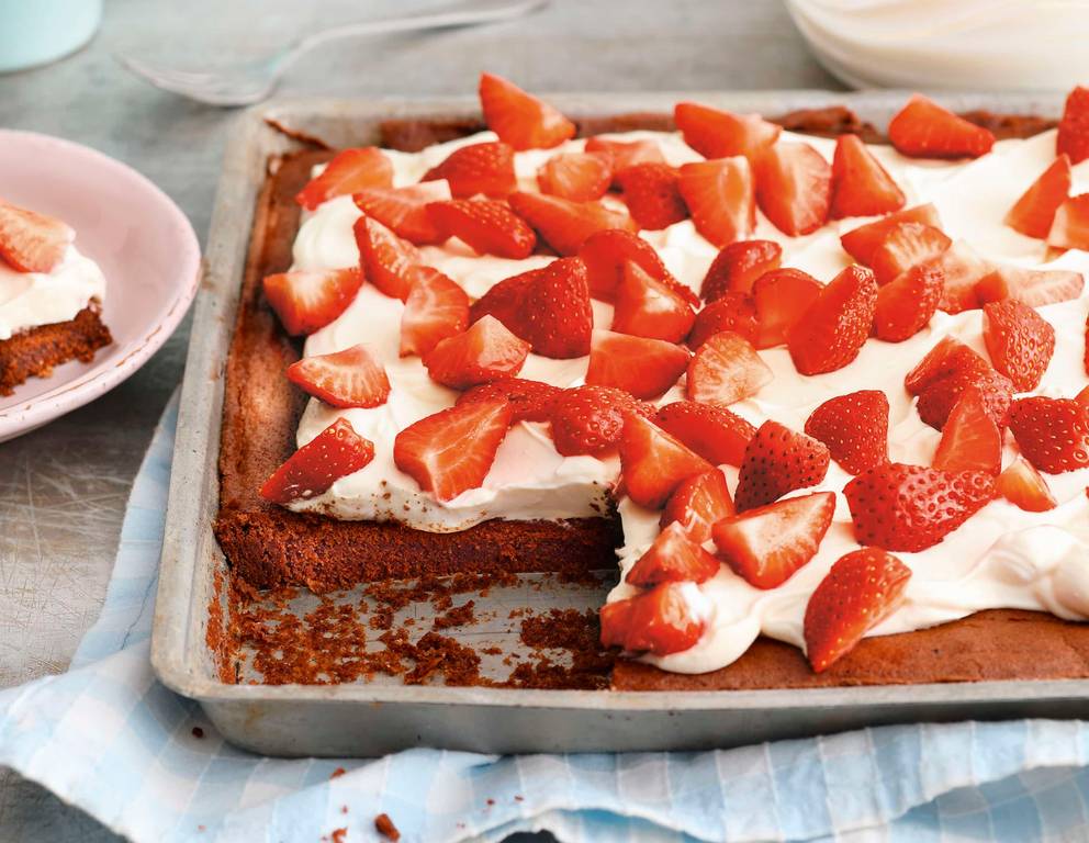 Schneller Schoko-Erdbeerkuchen mit Joghurt Schneller Schoko-Erdbeerkuchen mit Joghurt