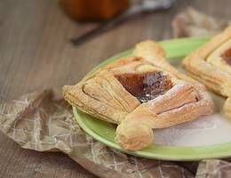Blätterteigtaschen mit Marmelade Blätterteigtaschen mit Marmelade