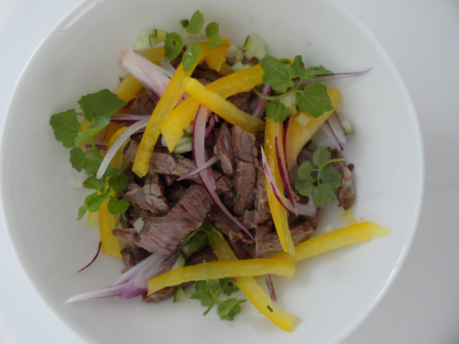 Rindfleischsalat mit Paprika und Kresse Rezept - ichkoche.de Rindfleischsalat mit Paprika und Kresse Rezept - ichkoche.de