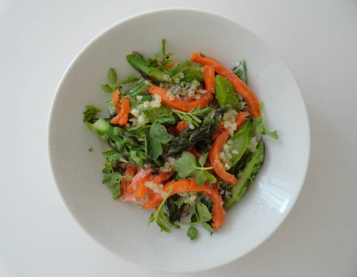 Grüner Spargelsalat mit Wildlachs Grüner Spargelsalat mit Wildlachs