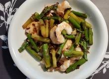 Spargelpfanne mit Garnelen Spargelpfanne mit Garnelen