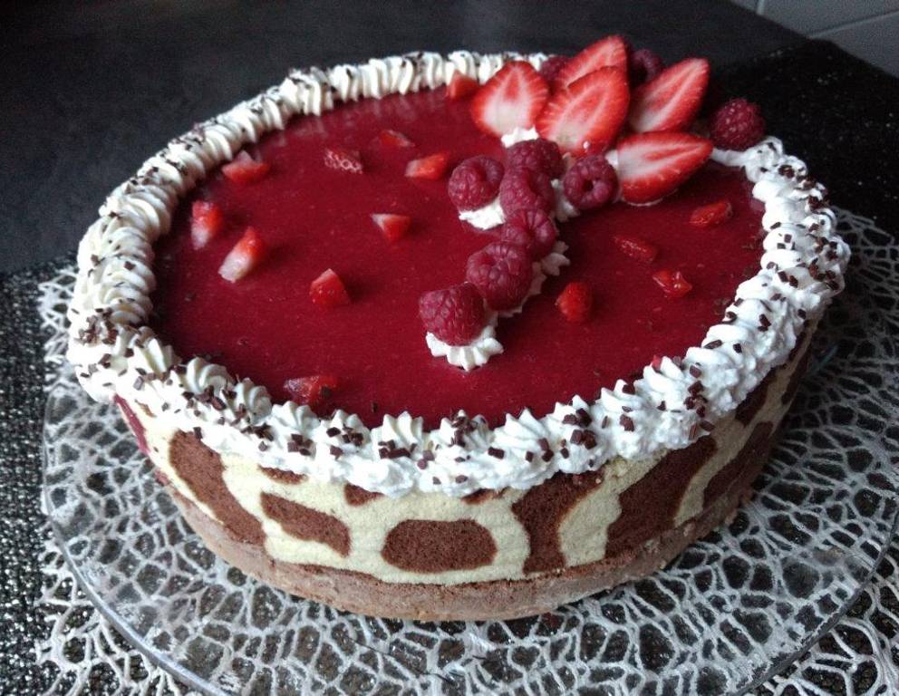 Fruchtige Erdbeer-Himbeertorte Fruchtige Erdbeer-Himbeertorte