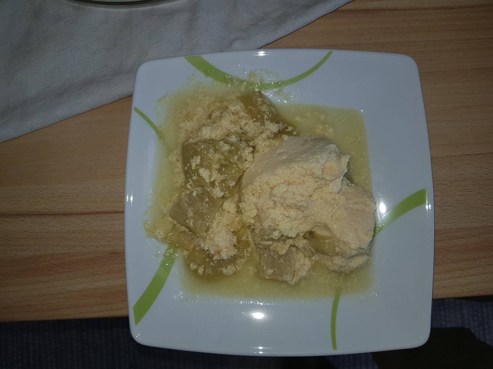 Rhabarberauflauf mit Topfenguss Rezept - ichkoche.de Rhabarberauflauf mit Topfenguss Rezept - ichkoche.de