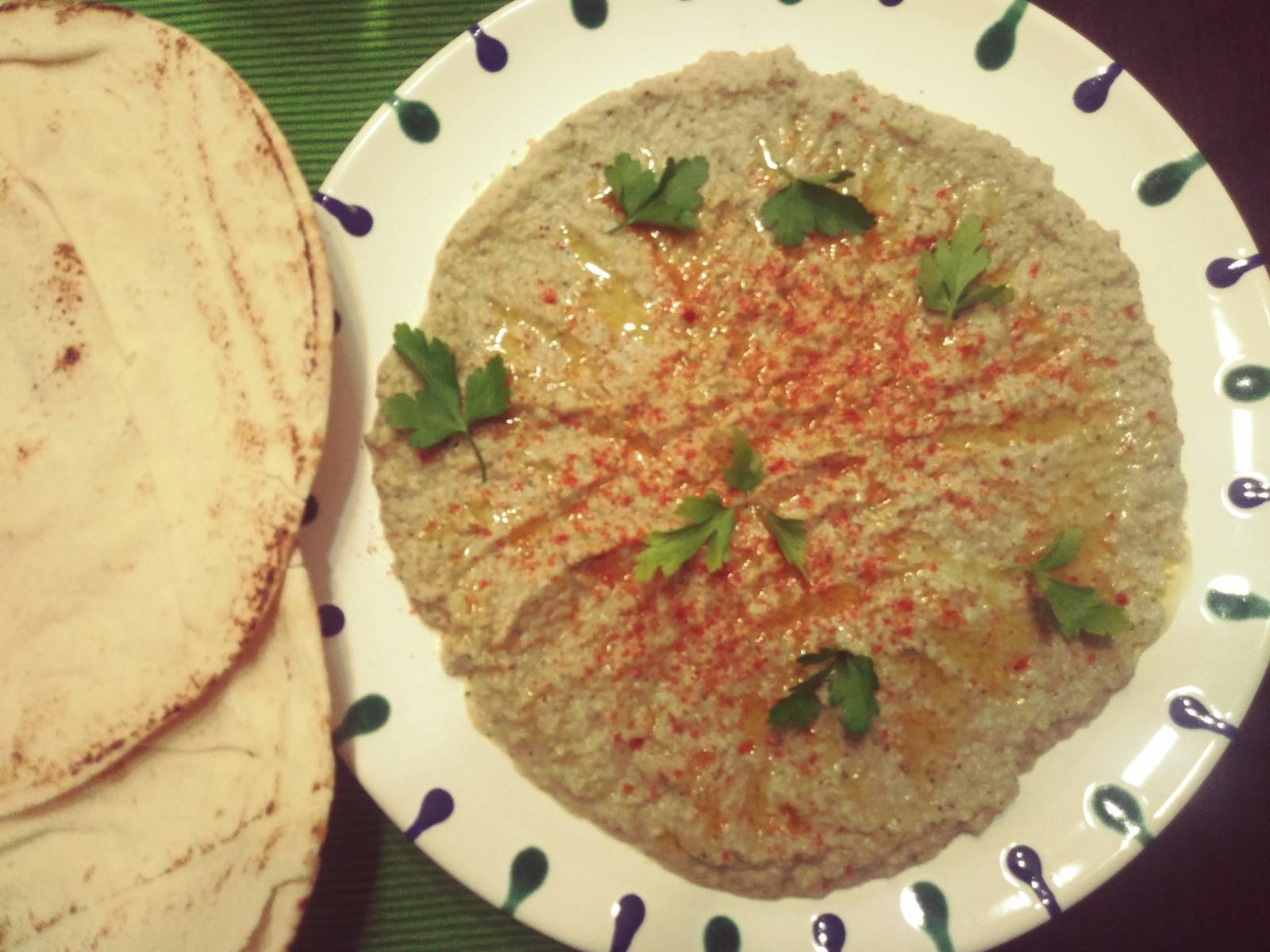 Babaganusch mit Fladenbrot