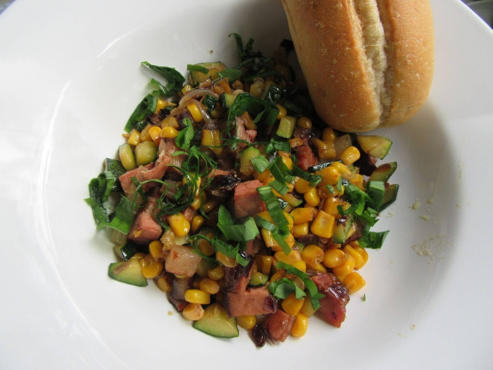 Zucchini-Mais mit Speck und Bärlauch Rezept - ichkoche.de Zucchini-Mais mit Speck und Bärlauch Rezept - ichkoche.de