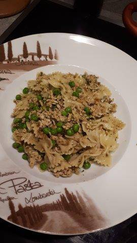 Basilikumpasta mit Huhn und Erbsen Rezept - ichkoche.de Basilikumpasta mit Huhn und Erbsen Rezept - ichkoche.de