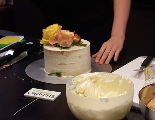 Auch frisches Obst & Kräuter passen ganz wunderbar auf einen Naked Cake!