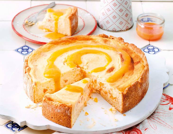 Käsekuchen mit Marillenpüree Käsekuchen mit Marillenpüree