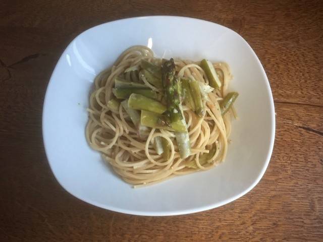 Spaghetti an Spargelsauce