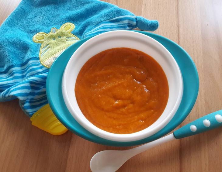 Babybrei mit Vollkornnudeln, Tomaten und Karotten Babybrei mit Vollkornnudeln, Tomaten und Karotten