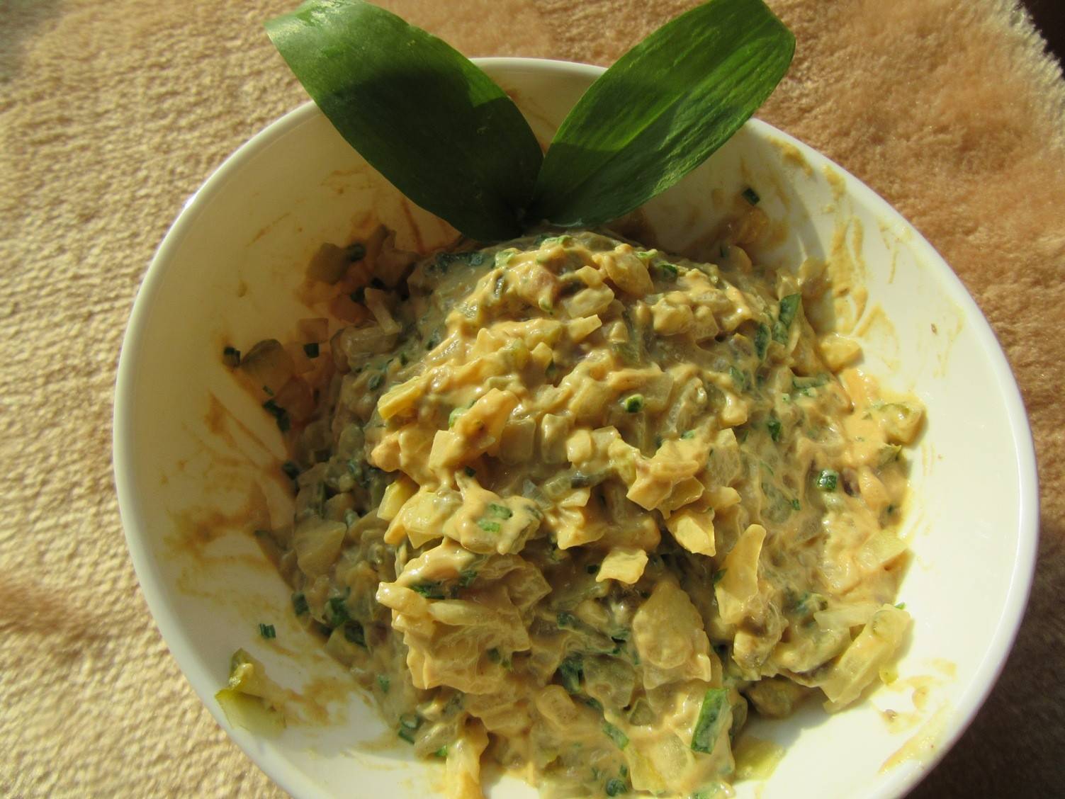 Bärlauchsenf mit Zwiebel und Gurkerl