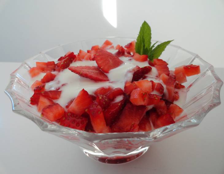 Joghurt-Mascarponecreme mit frischen Erdbeeren