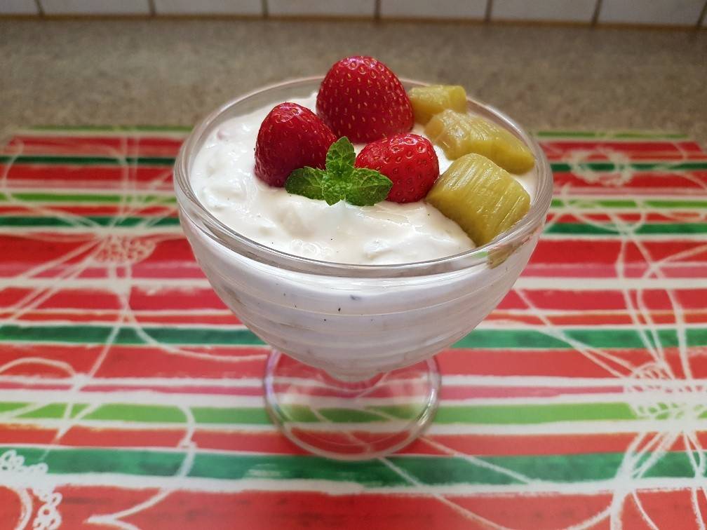 Erdbeer-Rhabarber-Creme Rezept - ichkoche.at