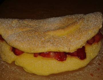 Bisquit-Omelett mit Erdbeeren Bisquit-Omelett mit Erdbeeren