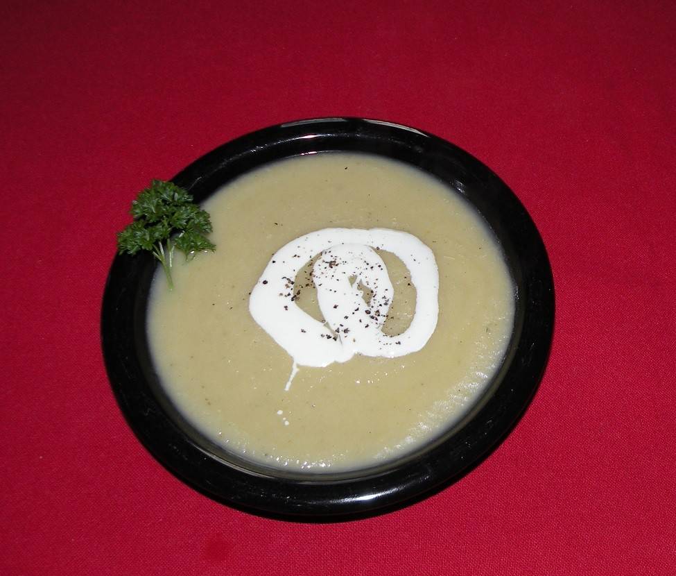 Pastinakencremesuppe mit Kaffeeschaum