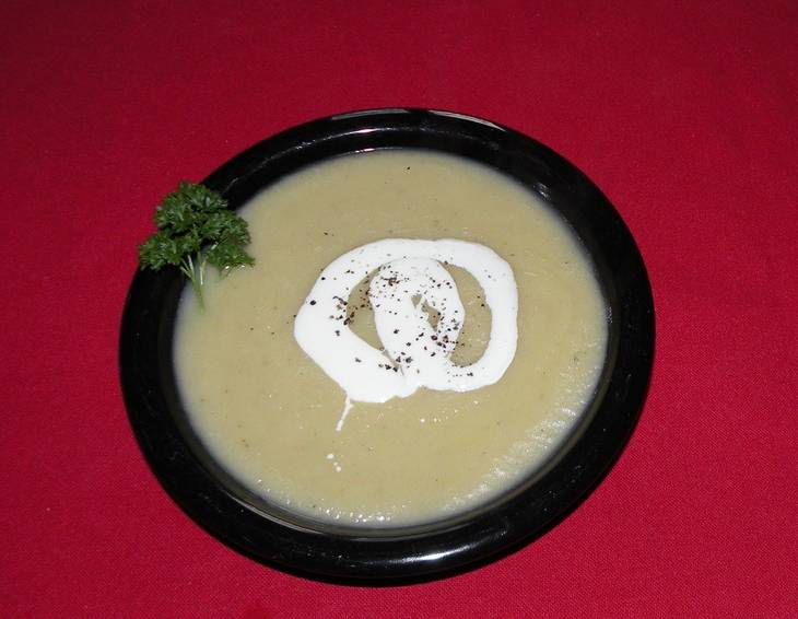 Pastinakencremesuppe mit Kaffeeschaum