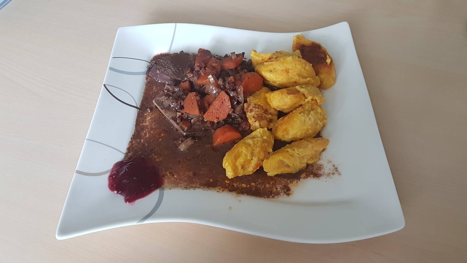 Rehkeule in Rotwein gedünstet Rezept - ichkoche.ch