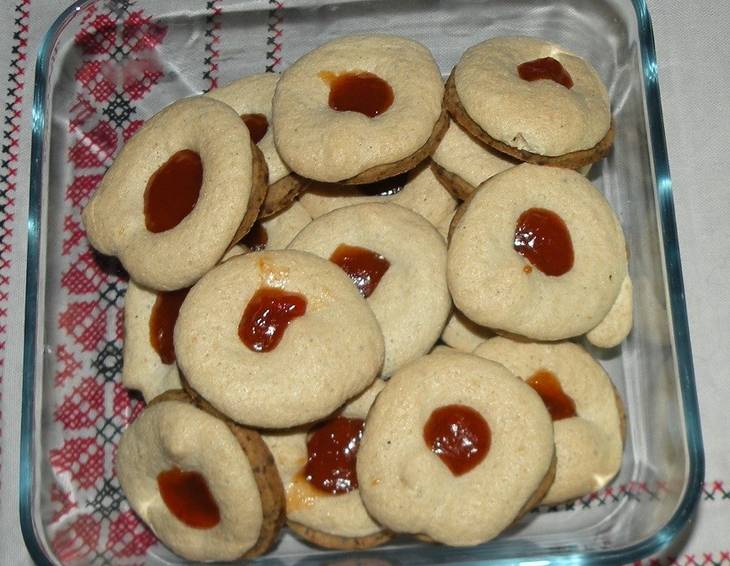 Schwalbennester mit Makronenkranz Schwalbennester mit Makronenkranz