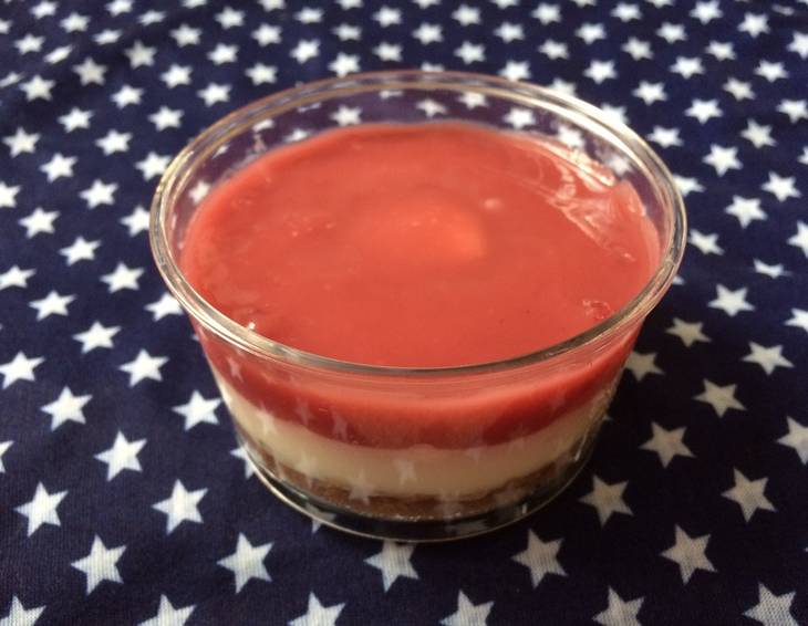 Erdbeermousse auf Jogurtcreme Erdbeermousse auf Jogurtcreme