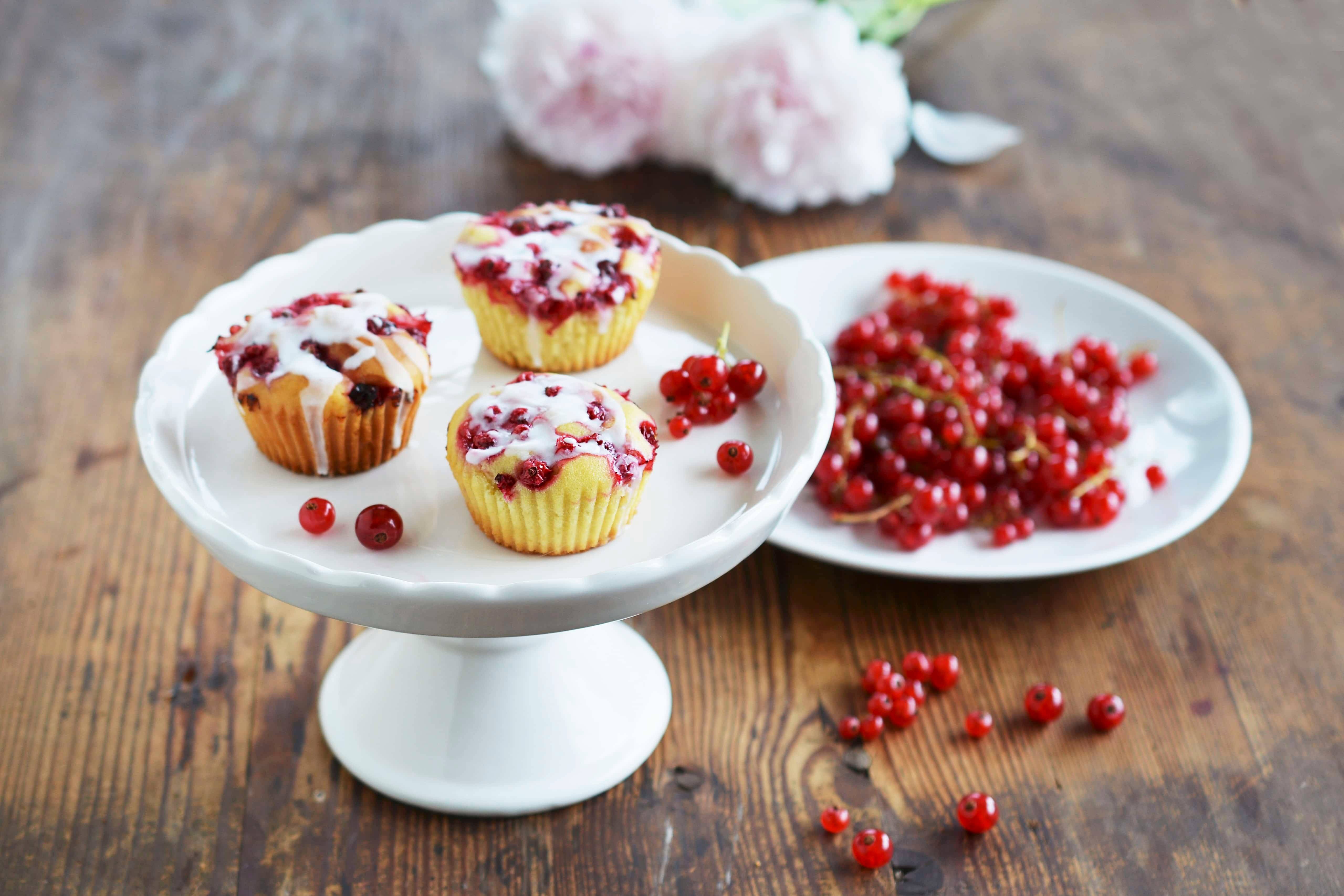 Ribiselmuffins mit Zuckerguss Rezept