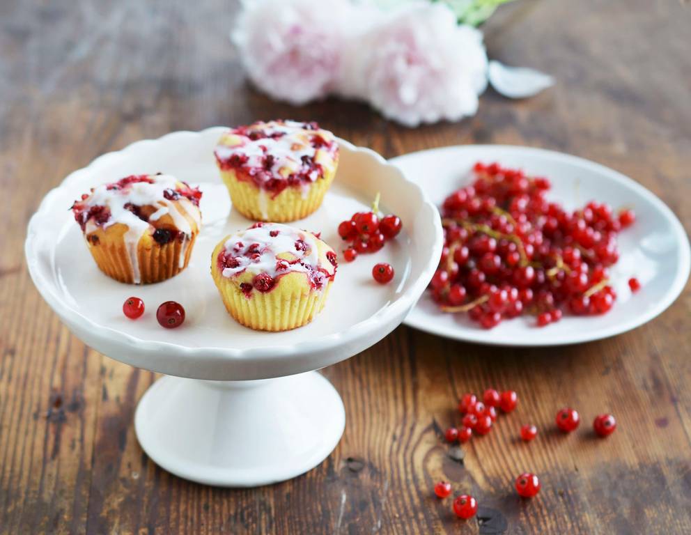Ribiselmuffins mit Zuckerguss Ribiselmuffins mit Zuckerguss