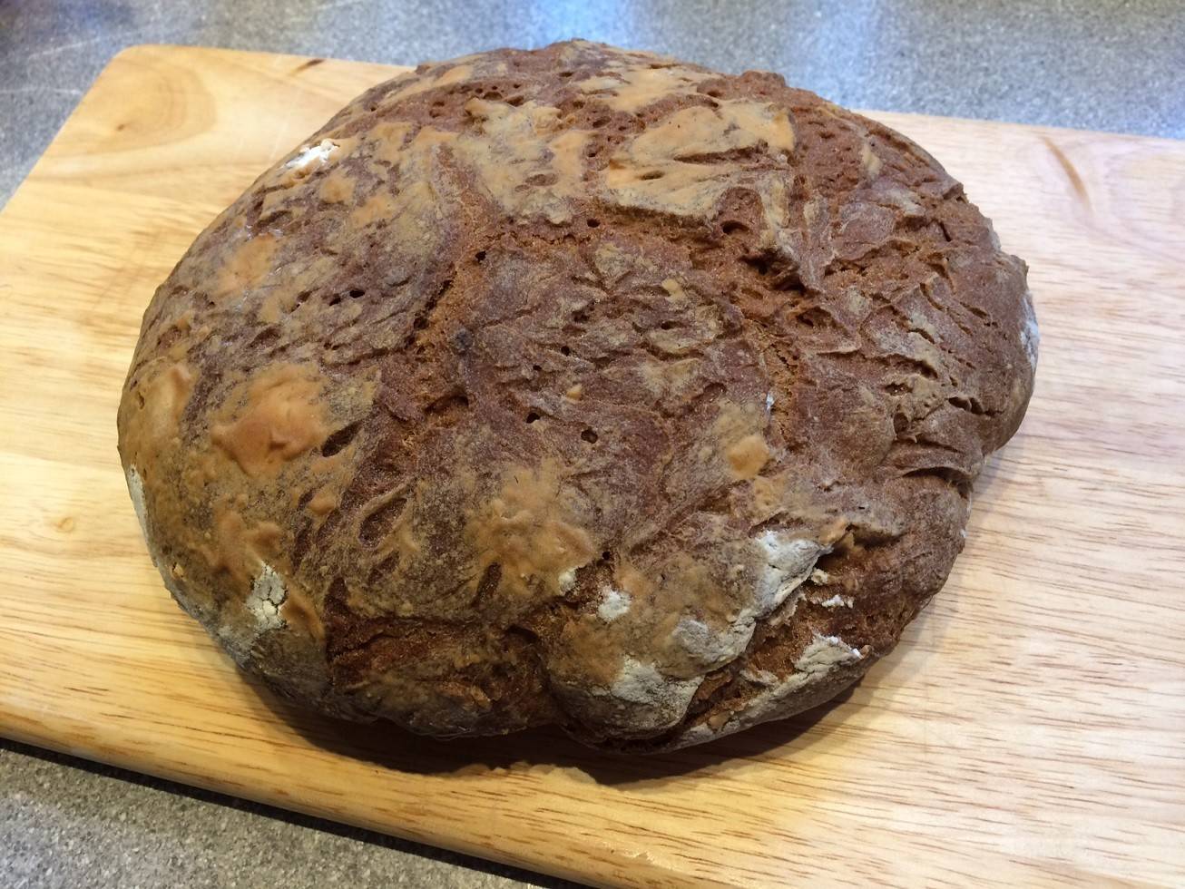 Kräftiges Roggenbrot mit Backferment Rezept - ichkoche.at