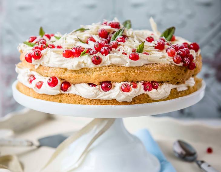 Kuchen mit weißer Schokoladencreme und Ribiseln Kuchen mit weißer Schokoladencreme und Ribiseln