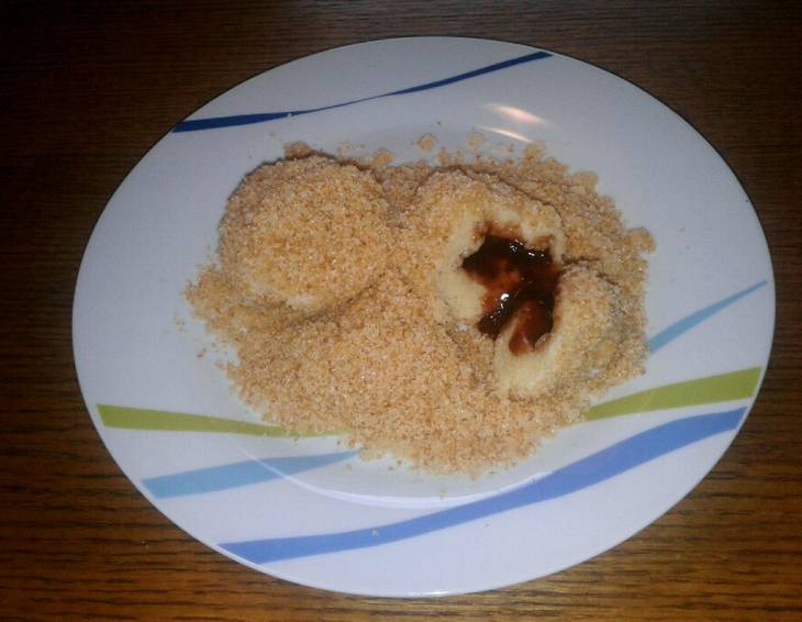 Topfenknödel mit Marmelade