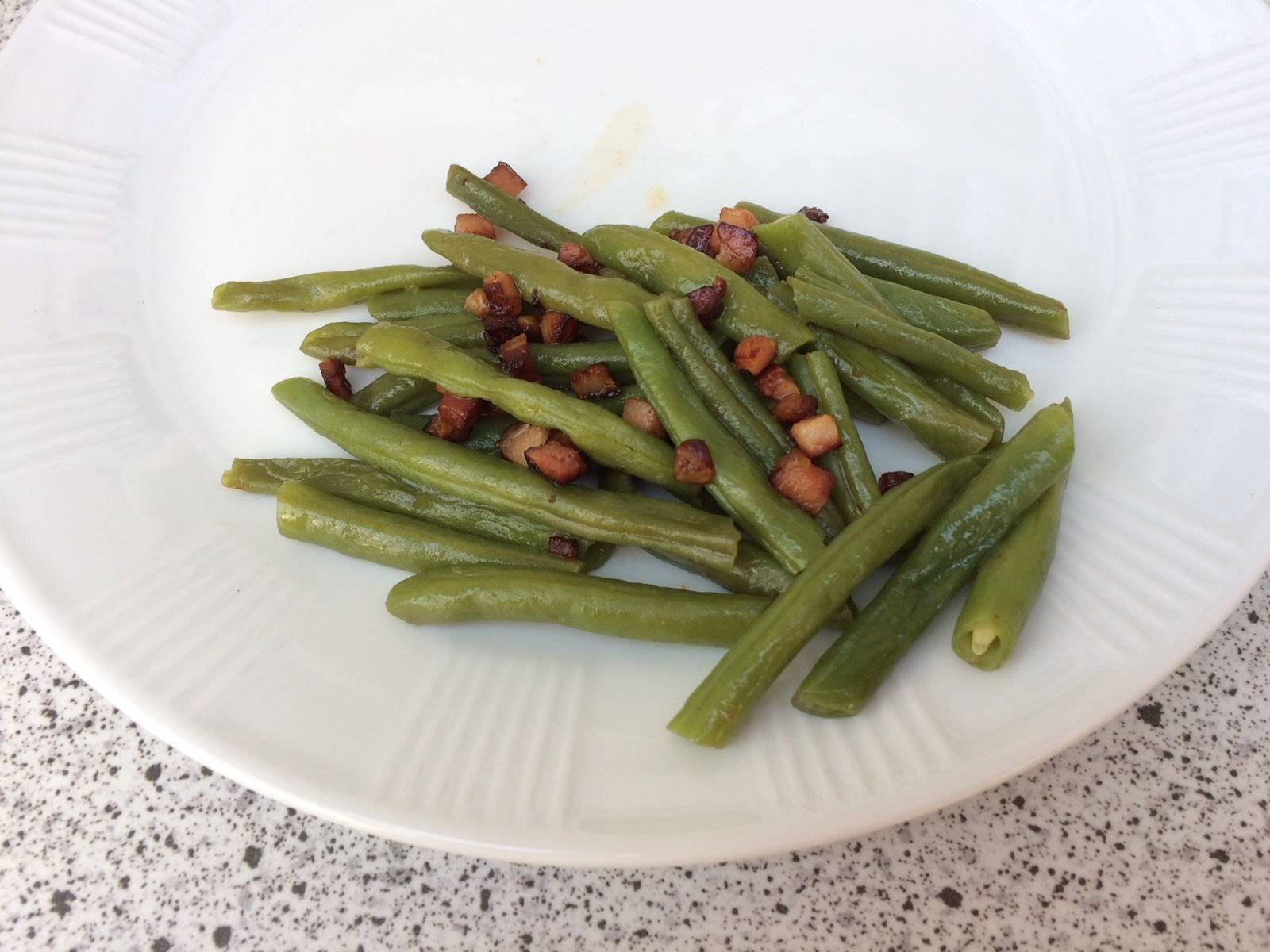 Fisolen mit Speck Rezept - ichkoche.ch