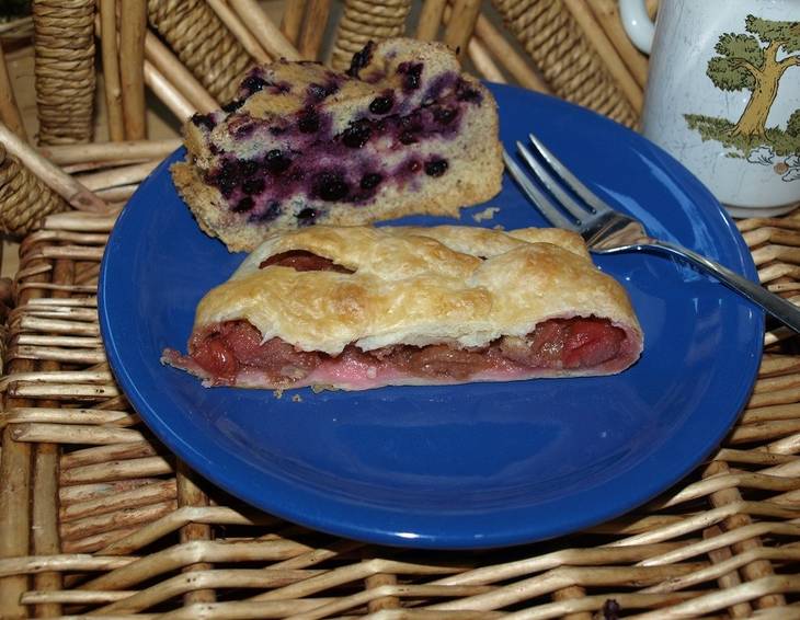 Blätterteig-Kirschenstrudel Blätterteig-Kirschenstrudel