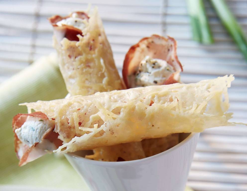 Schinken-Parmesanröllchen Schinken-Parmesanröllchen