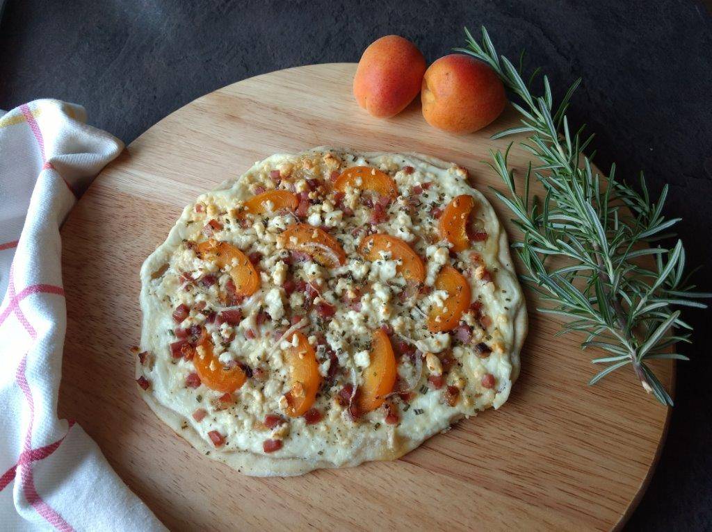 Marillen-Speck-Flammkuchen