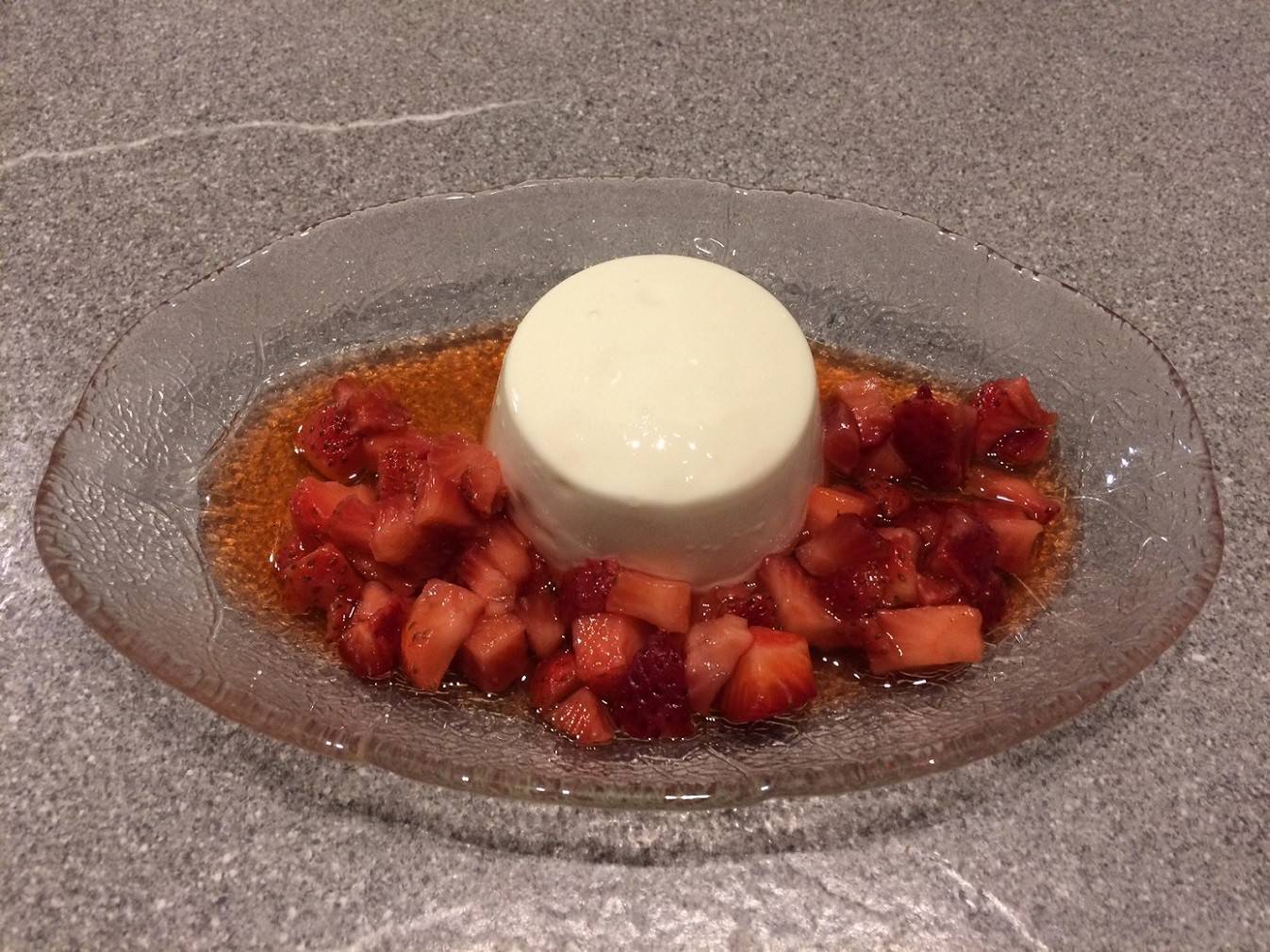 Panna Cotta mit Erdbeersauce Rezept - ichkoche.ch Panna Cotta mit Erdbeersauce Rezept - ichkoche.ch