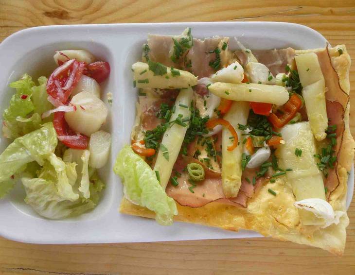 Flammkuchen mit Spargel Flammkuchen mit Spargel