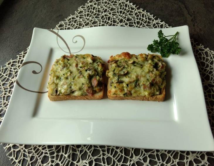 Zucchini-Champignontoast