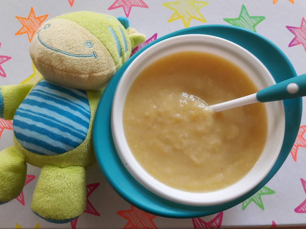 Babynahrung - Pfirsich-Birne-Brei mit Zwieback