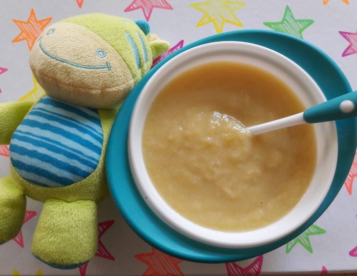 Babynahrung - Pfirsich-Birne-Brei mit Zwieback Babynahrung - Pfirsich-Birne-Brei mit Zwieback