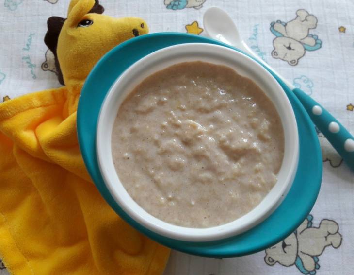 Babynahrung - Getreidemilchbrei mit Apfel Babynahrung - Getreidemilchbrei mit Apfel
