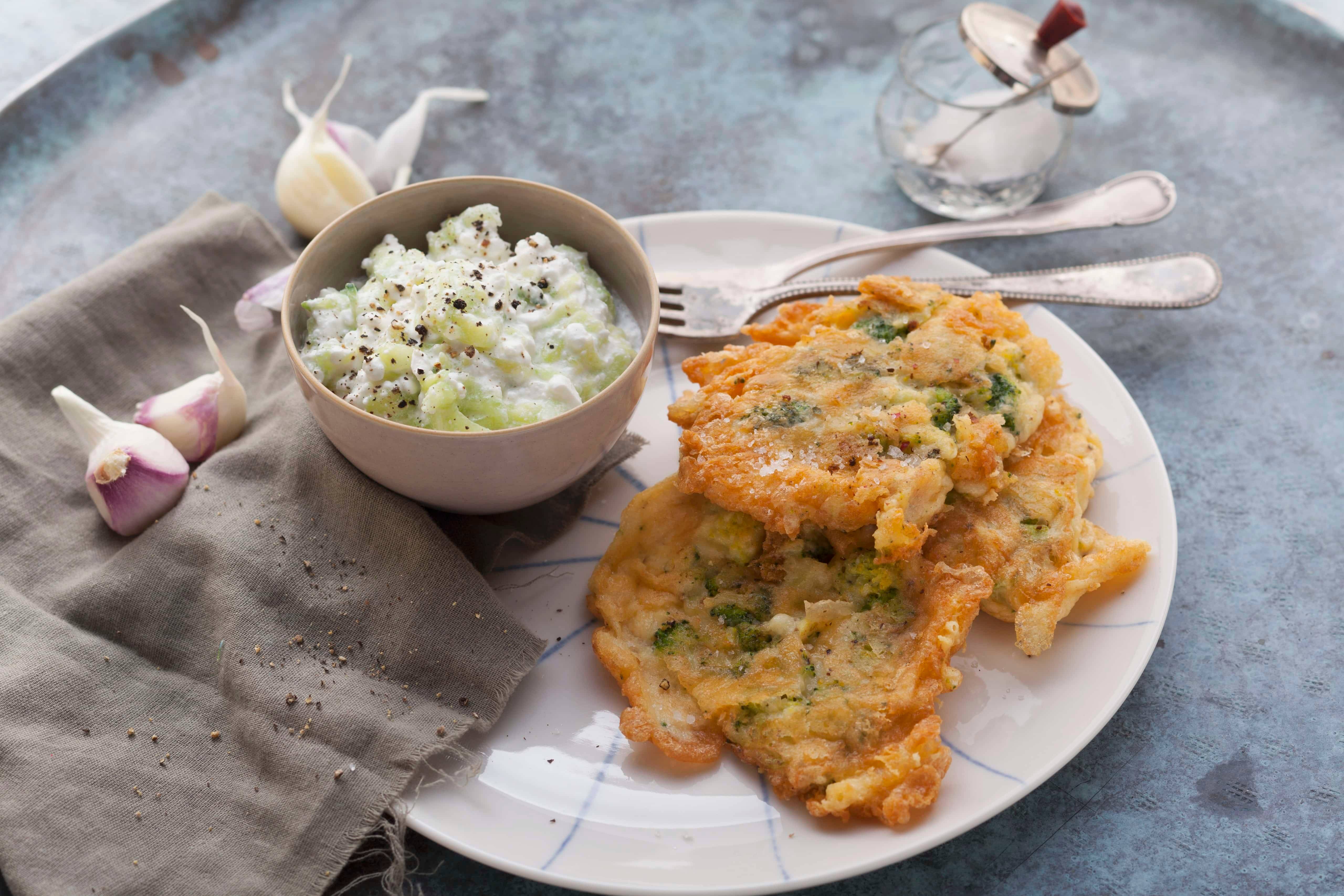 Brokkolipuffer mit Tsatsiki