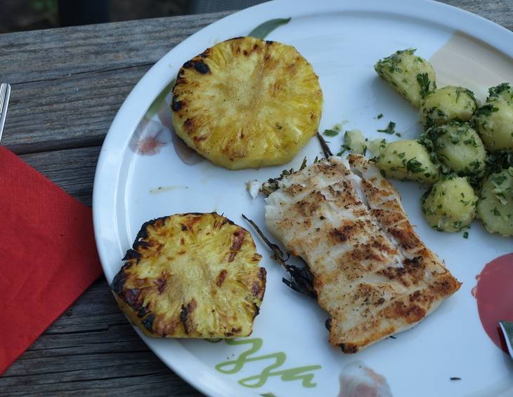 Gegrillte Ananas in Honig-Whisky-Marinade