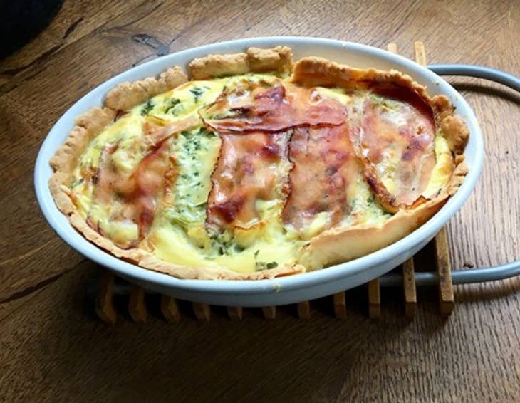 Schinken-Käse-Quiche mit Kresse, Petersilie & Kerbel